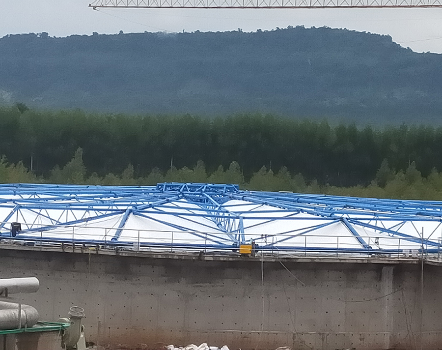 佛蘭公司在老撾沙灣隨動式污水池反吊膜加蓋工程圓滿完工！